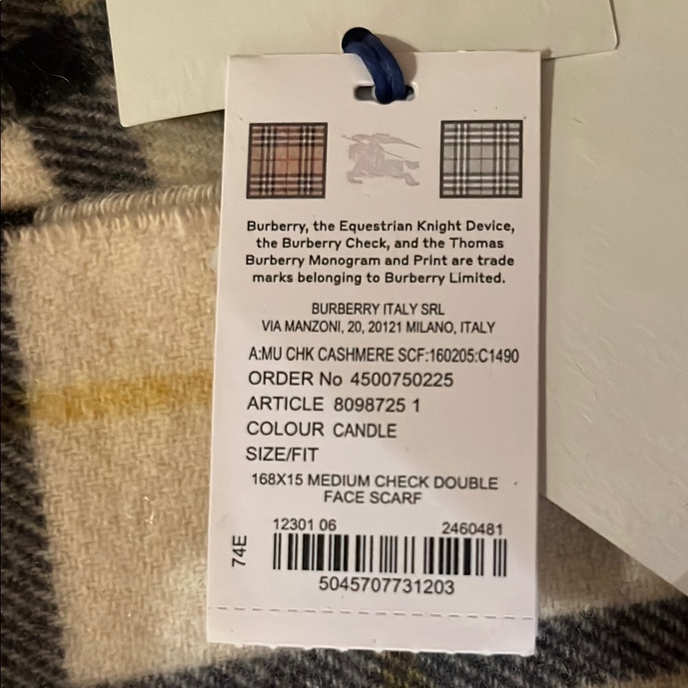 Burberry Elegant Black and Cream Scarf - Picture 4 of 4